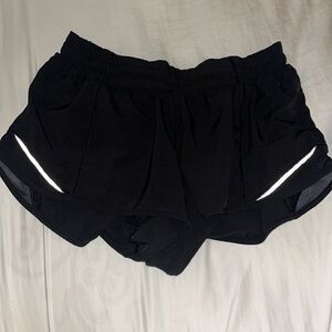 lululemon hotty hot size 6 black low rise shorts